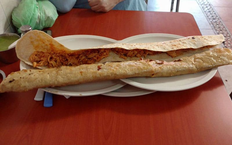 Los machetes de la Guerrero haciendo las quesadillas más largas